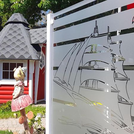 Modern Holiday Home With Sauna By The Sea In Wiek Wiek auf Rugen Bagian luar foto