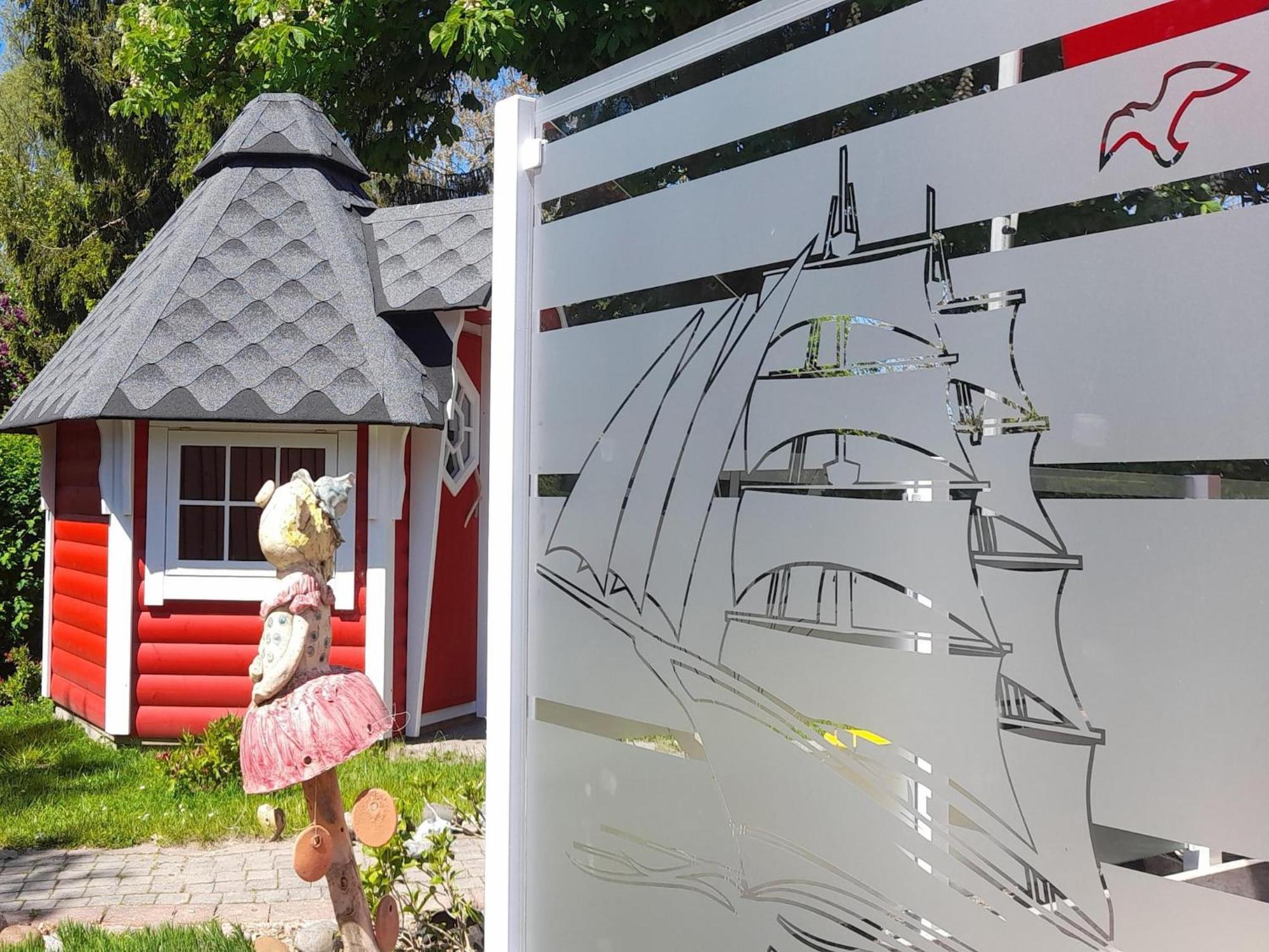 Modern Holiday Home With Sauna By The Sea In Wiek Wiek auf Rugen Bagian luar foto